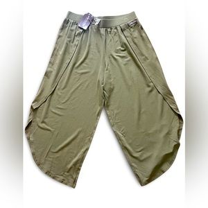 Matilda Jane "Spring Thing" Tulip Front Women's - Size XS (NWT) Capri Length